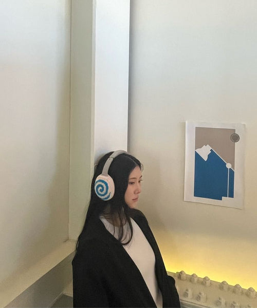 files/Sony_headphones_girl_aesthetic.jpg
