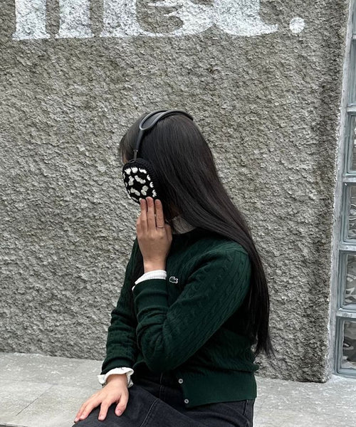 files/airpods_max_aesthetic_outfit_inspo.jpg